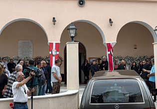 Κεφαλονιά: Θρήνος στην κηδεία της 19χρονης Μυρτούς – «Καλό ταξίδι αγγελούδι μου»