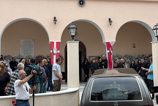 Κεφαλονιά: Θρήνος στην κηδεία της 19χρονης Μυρτούς – «Καλό ταξίδι αγγελούδι μου»