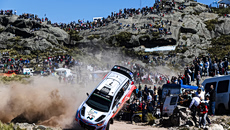 Σοκαριστικό δυστύχημα στην Αργεντινή με έναν νεκρό: Σε αγώνα ράλι, αυτοκίνητο βγήκε εκτός δρόμου και προκάλεσε πανικό (vid)