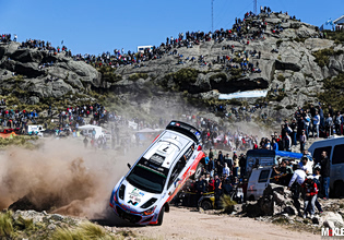 Σοκαριστικό δυστύχημα στην Αργεντινή με έναν νεκρό: Σε αγώνα ράλι, αυτοκίνητο βγήκε εκτός δρόμου και προκάλεσε πανικό (vid)