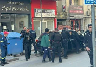 Θεσσαλονίκη: Απομακρύνθηκε ο 20χρονος που πετούσε αντικείμενα από το μπαλκόνι – Μεγάλη επιχείρηση της ΕΛΑΣ