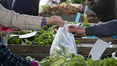 Ακρίβεια: Κατά 50 ευρώ ακριβότερο το πασχαλινό τραπέζι – «Φωτιά» και τα οπωροκηπευτικά