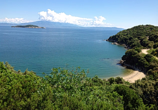 ΥΠΕΝ: «Παράθυρο» για χτίσιμο σε περιοχές Natura
