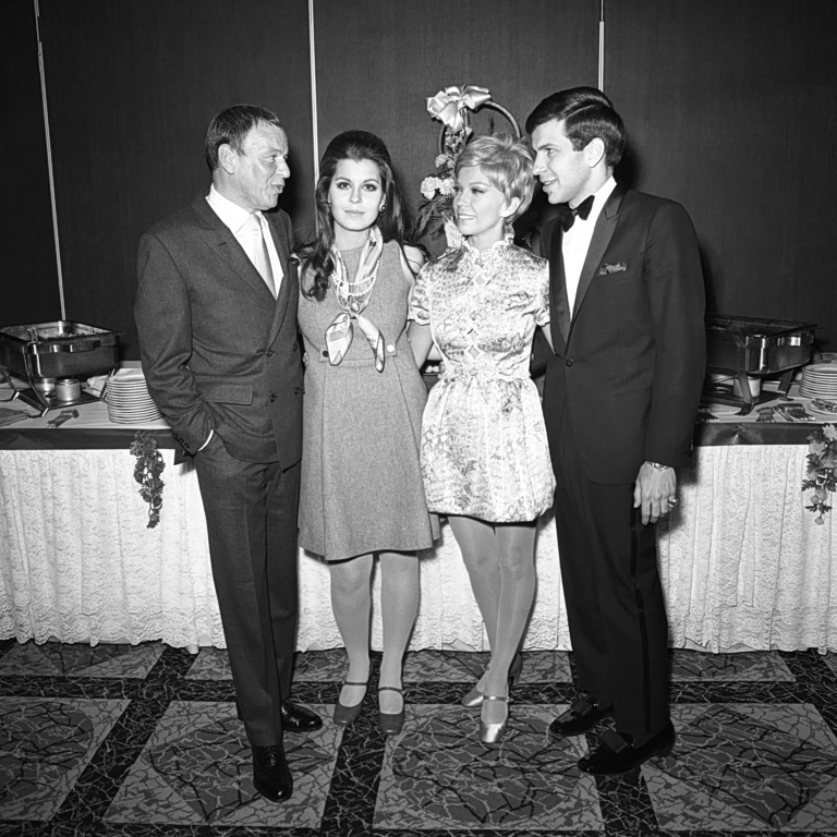 «Αυτό είναι ιεροσυλία»: Έξαλλη η Νάνσι Σινάτρα με ανάρτηση του Τραμπ με το My Way