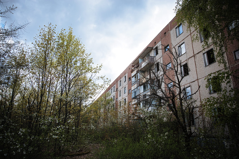 Σαράντα χρόνια μετά τη δυστοπία του Τσερνόμπιλ, η πυρηνική ενέργεια επιστρέφει δυναμικά