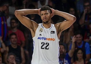 Έντονη ανησυχία στη Ρεάλ: Ο Ταβάρες αποχώρησε για τα αποδυτήρια με τραυματισμό (vid)