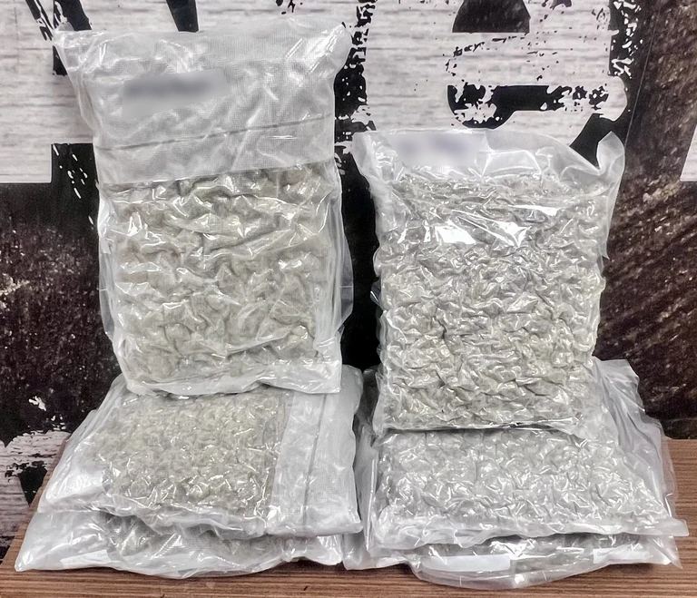 Έκαναν ταχυδρομικές παραγγελίες ναρκωτικών από το εξωτερικό – Συνελήφθησαν 45χρονος και ένας ανήλικος