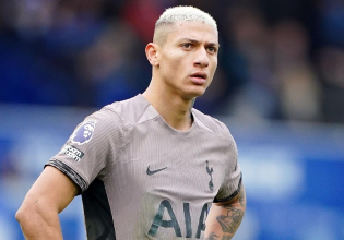 Η εξομολόγηση του Ριτσάρλισον για την κατάθλιψη: «Πόσες φορές, ενώ οδηγούσα, σκέφτηκα να πέσω πάνω σε τοίχο»