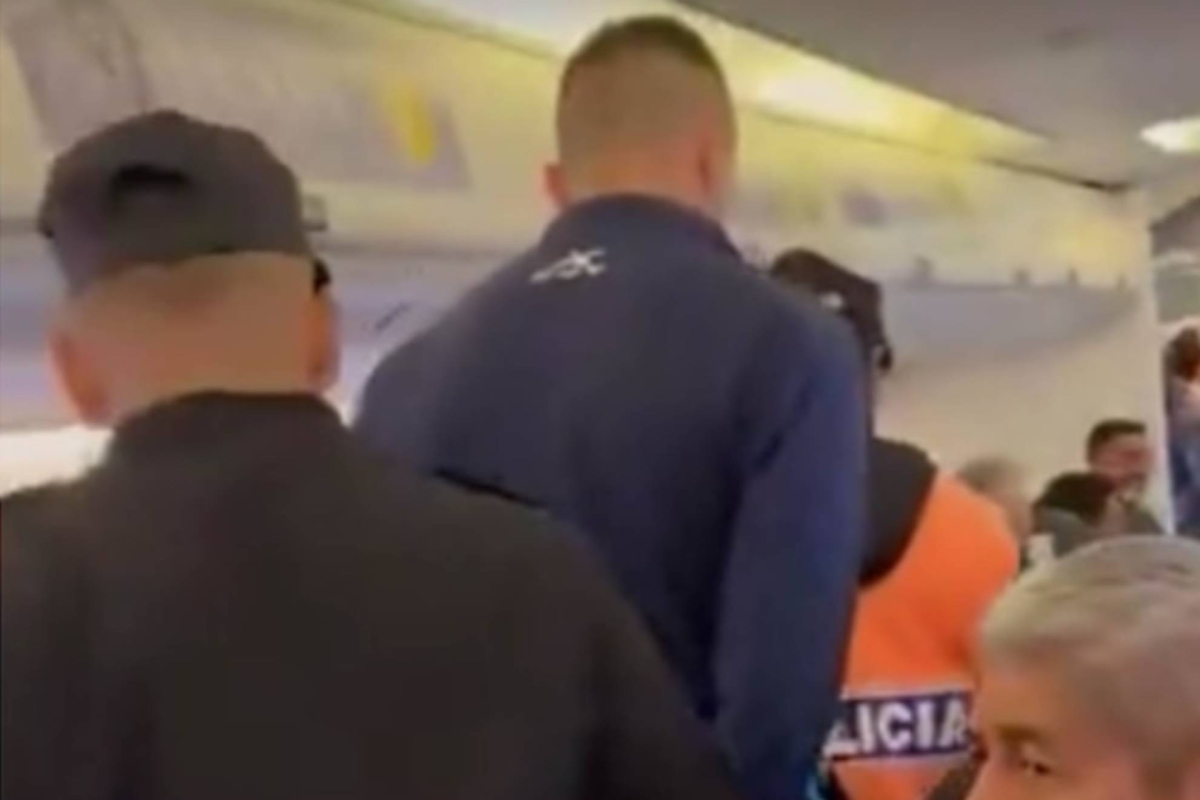 Χαμός στην Αργεντινή: Ποδοσφαιριστής φώναξε «βόμβα» μέσα σε αεροπλάνο και συνελήφθη (vid)