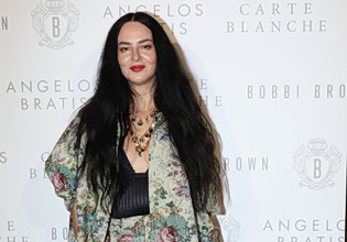 Ζενεβιέβ Μαζαρί: Εντυπωσιακή στην πρεμιέρα του «The Devil Wears Prada 2» στο Λονδίνο