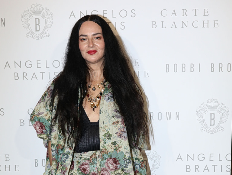 Ζενεβιέβ Μαζαρί: Εντυπωσιακή στην πρεμιέρα του «The Devil Wears Prada 2» στο Λονδίνο