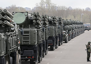 Ρωσία: Χωρίς τεθωρακισμένα ή πυραύλους η φετινή παρέλαση για την Ημέρα της Νίκης – Φόβος για ουκρανική επίθεση