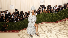 Η Rihanna διαψεύδει τις φήμες που την θέλουν και πάλι έγκυο