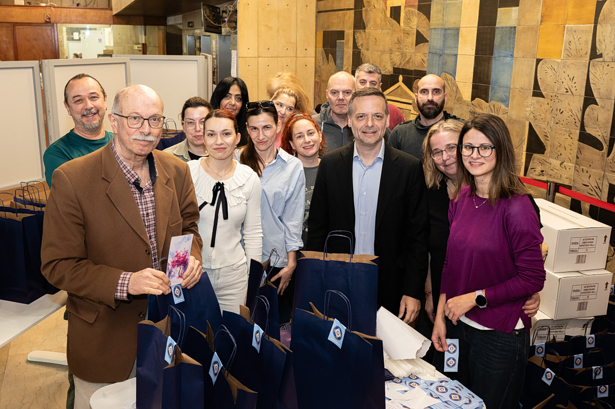 Δώρα και ευχές για το Πάσχα από τον Δήμο Αθηναίων σε 3.500 άτομα τρίτης ηλικίας