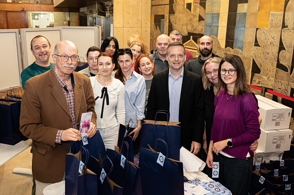 Δώρα και ευχές για το Πάσχα από τον Δήμο Αθηναίων σε 3.500 άτομα τρίτης ηλικίας