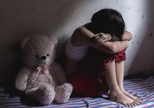 Βούλα: 12χρονη που επέβαινε μόνη της σε λεωφορείο κατήγγειλε τους γονείς της για ενδοοικογενειακή βία