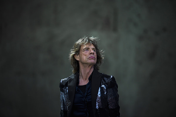 Ο Μικ Τζάγκερ έφτασε πολύ κοντά στον θάνατο το 1976, σύμφωνα με τη νέα βιογραφία των Rolling Stones