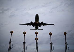 Μωρό γεννήθηκε σε πτήση προς τις ΗΠΑ – Το μυστήριο με την υπηκοότητα που θα λάβει