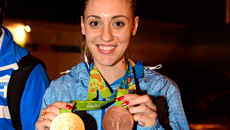 Άννα Κορακάκη: Έγινε 30 χρόνων και ποζάρει αγκαλιά με την κορούλα της – Το μήνυμα της