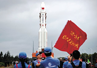 Μπορεί η Κίνα να πατήσει στη Σελήνη πριν από τη NASA;