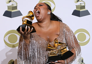 Lizzo: Αποκάλυψε ότι έκανε για πρώτη φορά σεξ μετά τα 30 της