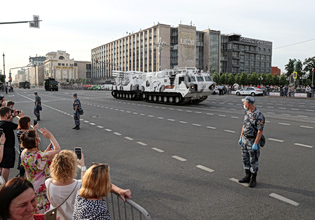 Ρωσία: Χωρίς τεθωρακισμένα ή πυραύλους η φετινή παρέλαση για την Ημέρα της Νίκης – Φόβος για ουκρανική επίθεση