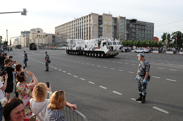 Ρωσία: Χωρίς τεθωρακισμένα και πυραύλους η φετινή παρέλαση για την Ημέρα της Νίκης – Φόβος για ουκρανική επίθεση