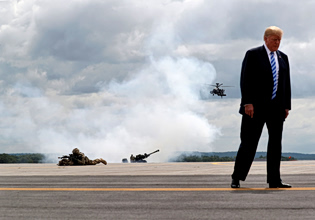 Όπλα ή ψωμί; – Ο «στρατός των ονείρων» του Τραμπ και το «ψαλίδισμα» του κοινωνικού κράτους