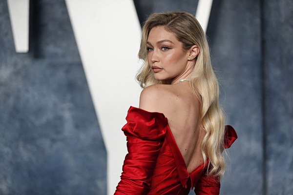 Η Τζίτζι Χαντίντ τοποθετείται για όσα αναφέρονται για αυτήν στα αρχεία Έπσταϊν