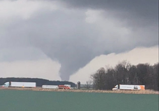 Πώς είναι να βρίσκεσαι μέσα σε έναν ανεμοστρόβιλο; – «Σαν χίλιοι κινητήρες τζετ»