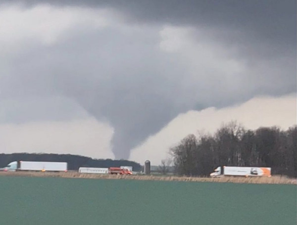 Πώς είναι να βρίσκεσαι μέσα σε έναν ανεμοστρόβιλο; – «Σαν χίλιοι κινητήρες τζετ»