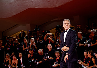 Ο Τζορτζ Κλούνεϊ αποφεύγει να βλέπει παλιές του ταινίες