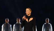 Η Σαρλίζ Θερόν πιστεύει στον έρωτα, αλλά όχι στη συγκατοίκηση