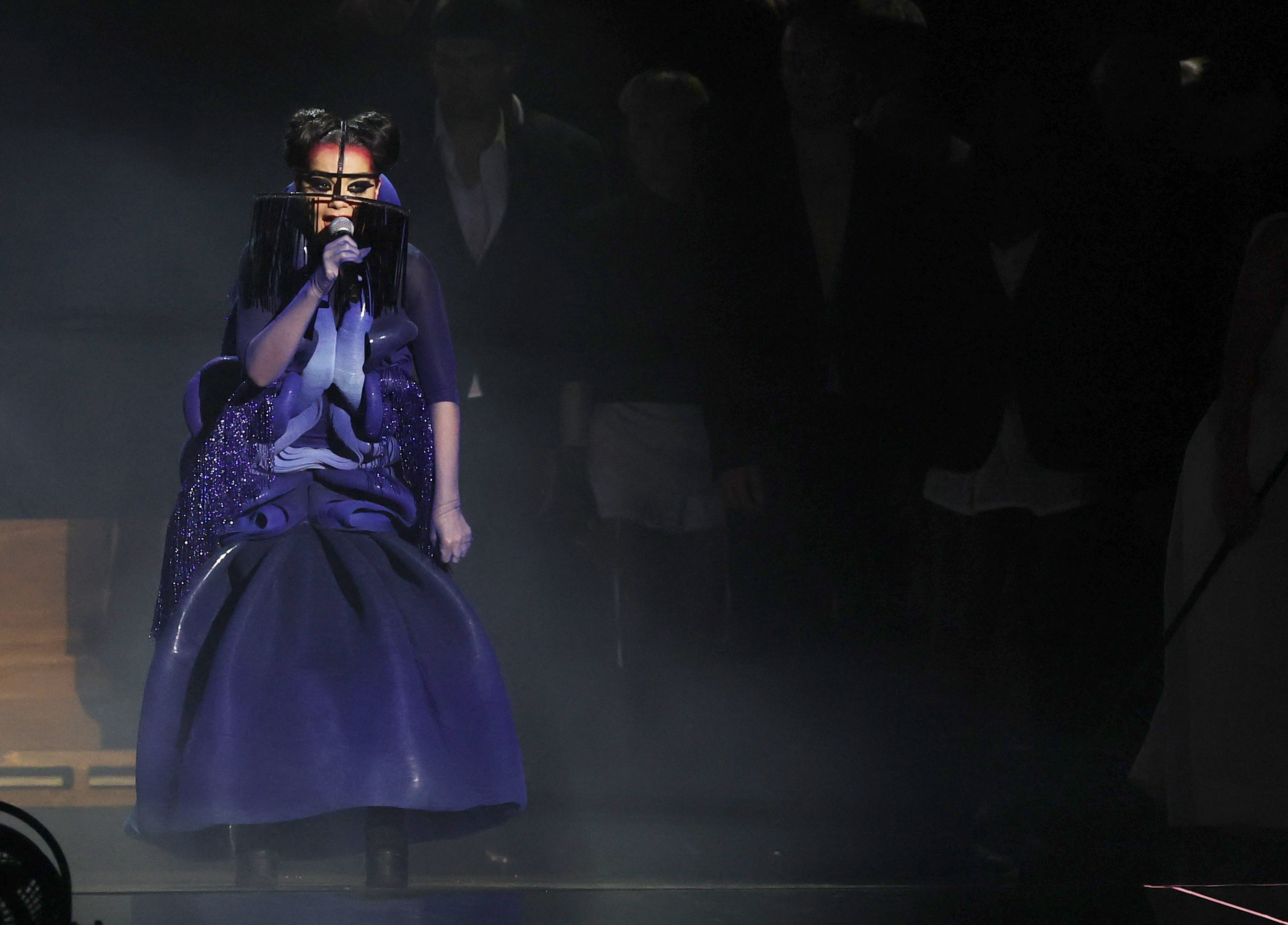 Η Björk ετοιμάζει ένα rave στην Ισλανδία με φόντο την ηλιακή έκλειψη