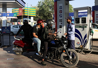 Ινδία: Aγόρασε ρωσικό πετρέλαιο για πρώτη φορά μετά από 7 χρόνια