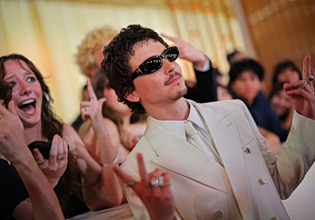 «Στην υγειά σου, Τίμι!» – Η Βασιλική Όπερα του Λονδίνου ευχαριστεί τον Σαλαμέ για την αλαζονεία του