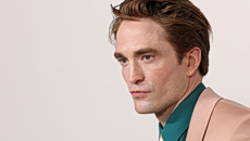 Ο Ρόμπερτ Πάτινσον και το άβολο κοστούμι του