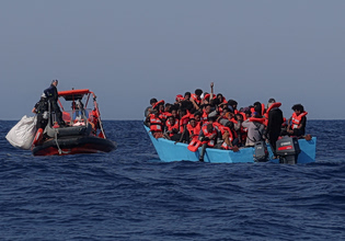 Τουρκία: Τουλάχιστον 18 νεκροί μετά τη βύθιση σκάφους με μετανάστες στα ανοικτά των ακτών της χώρας