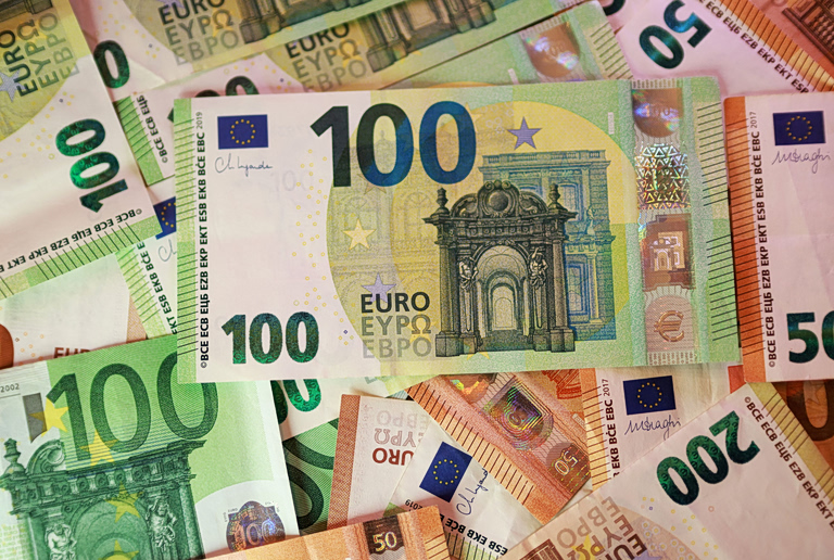 Ευρώ: Τι πρέπει να κάνετε αν βρείτε ένα πλαστό χαρτονόμισμα