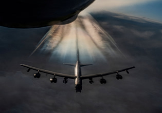 Με «ναυτικό αποκλεισμό και βόμβες» απειλούν οι ΗΠΑ το Ιράν αν δεν συνάψει συμφωνία