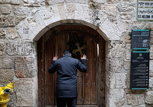 Το Άγιο Φως και οι ισορροπίες ανάμεσα σε Ισραήλ και Χριστιανικές Εκκλησίες