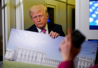 «Ο πρόεδρος δεν είναι ο ιδιοκτήτης του Λευκού Οίκου», λέει ο δικαστής που μπλοκάρει τις ανακαινίσεις του Τραμπ