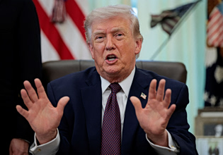 Τραμπ: «Αφορά τα μωρά των σκλάβων» – Παρών στη συνεδρίαση του Ανωτάτου Δικαστηρίου για το δίκαιο του εδάφους