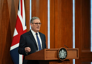 Στάρμερ: Καμία εμπλοκή με τον πόλεμο στο Ιράν – Σταθερά στο ΝΑΤΟ, πιο κοντά στην Ευρώπη