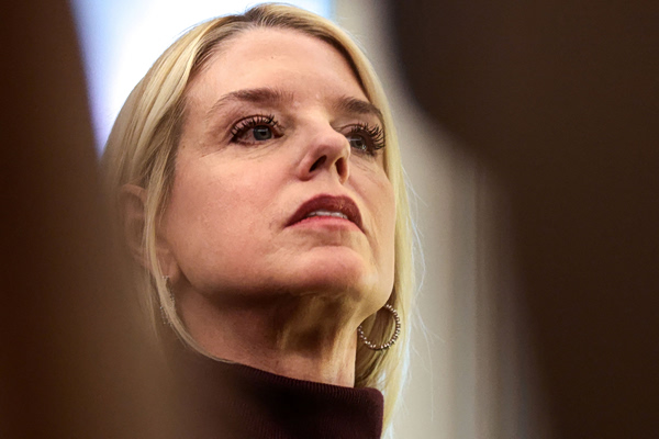 Αρχεία Έπσταϊν: Η Πάμ Μπόντι καλείται να δώσει εξηγήσεις στο Κογκρέσο