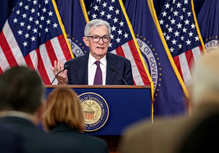 Fed: Σενάρια πολέμου και αυξήσεις επιτοκίων – Τι έδειξαν τα πρακτικά