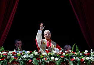 Υπό την σκιά πολέμων το πρώτο Πάσχα που τέλεσε ο Πάπας Λέων ΙΔ’: «Όσοι έχουν όπλα ας τα καταθέσουν»