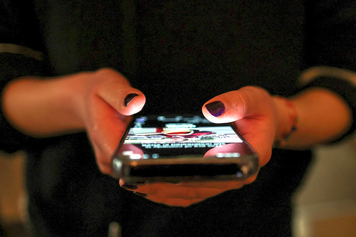 Ποιες πλατφόρμες απαγορεύονται και ποιες επιτρέπονται για τους κάτω των 15 – Οι νέοι κανόνες στα social media