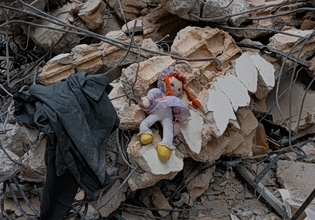 «Τραυματισμένοι γονείς φώναζαν τα παιδιά τους» – Μαρτυρία από τη νύχτα των βομβαρδισμών στη Βηρυτό