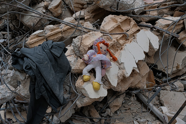 «Τραυματισμένοι γονείς φώναζαν τα παιδιά τους» – Μαρτυρία από τη νύχτα των βομβαρδισμών στη Βηρυτό